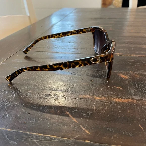 Guess Tortoise Shell Sunglasses - Picture 4 of 6